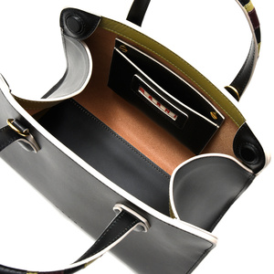 MARNI�i�}���j�j<br>BMMP0175A0 P9049 �I�[�o�[���b�v�n���h�o�b�O 28461003138