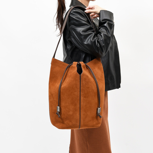 HEREU�i�փ����[�j<br> RIBA SUEDE �X�G�[�h�o�P�b�g�V�����_�[�o�b�O 28462004077